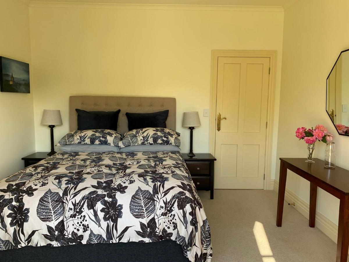 Pin Oaks Luxury Bed & Breakfast Palmerston North Eksteriør billede