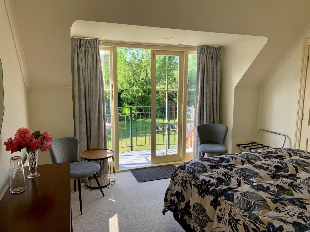 Pin Oaks Luxury Bed & Breakfast Palmerston North Eksteriør billede