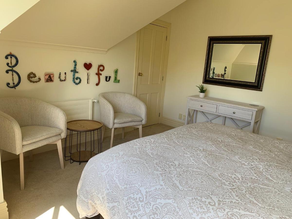 Pin Oaks Luxury Bed & Breakfast Palmerston North Eksteriør billede